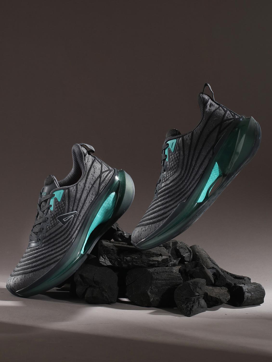 men black lace up sport shoe
