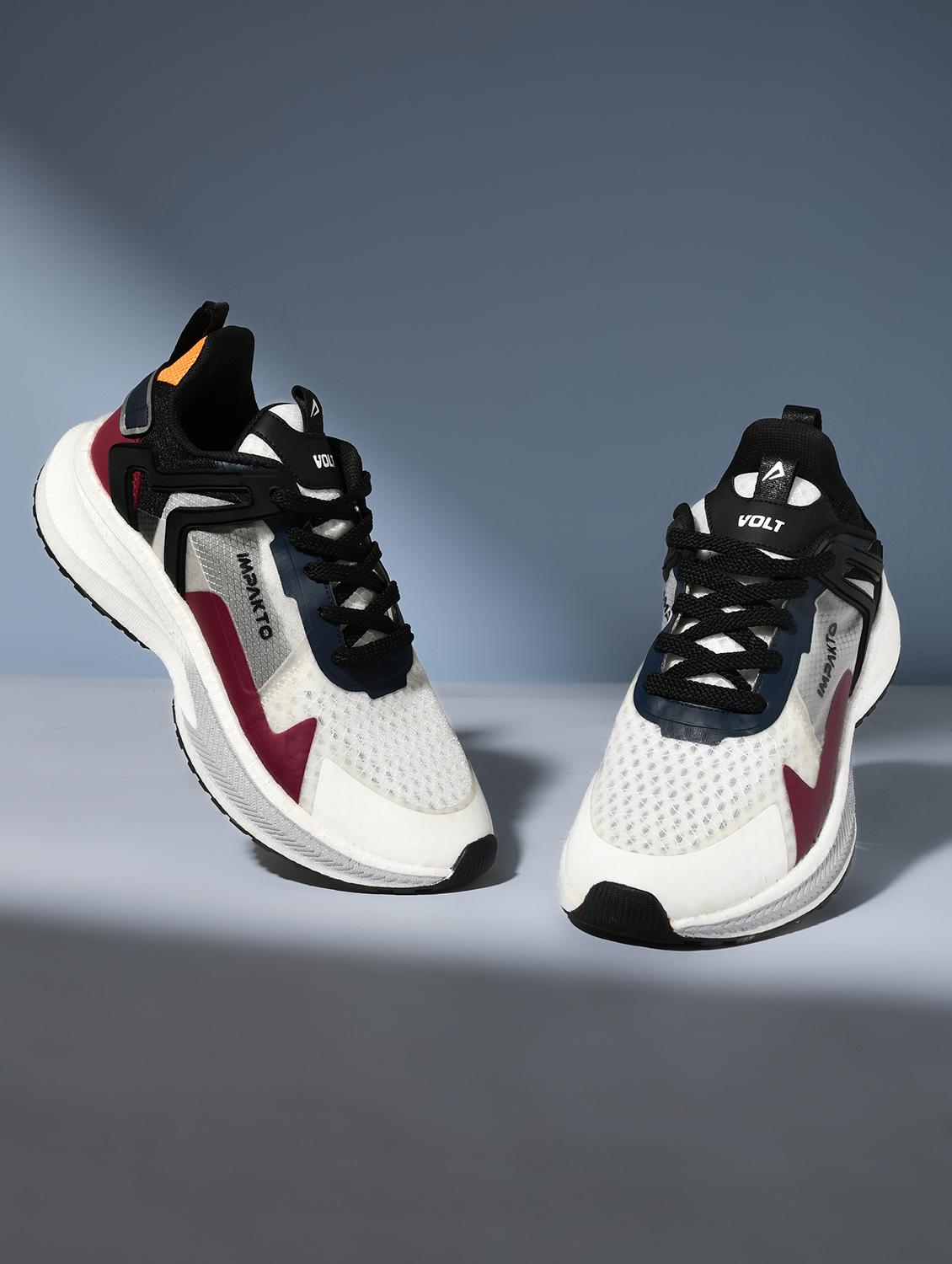 men white lace up sport shoe