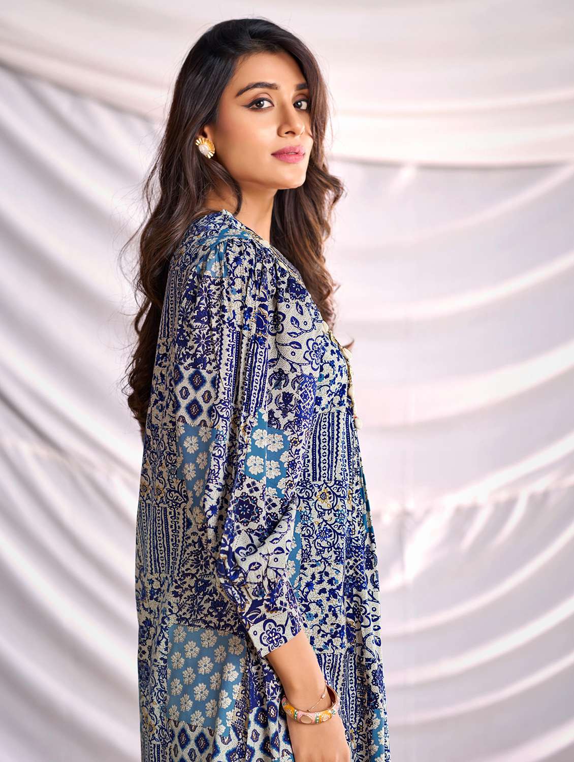 women printed long sleeve kurta pant set - 22006370 -  Standard Image - 3