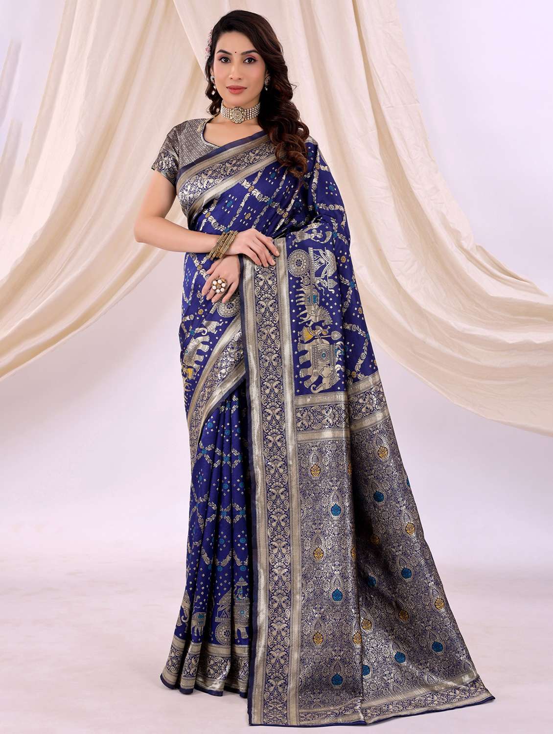 women self design kanjivaram saree with blouse