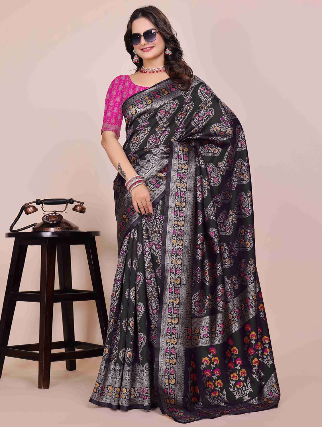 women self design banarasi saree with blouse