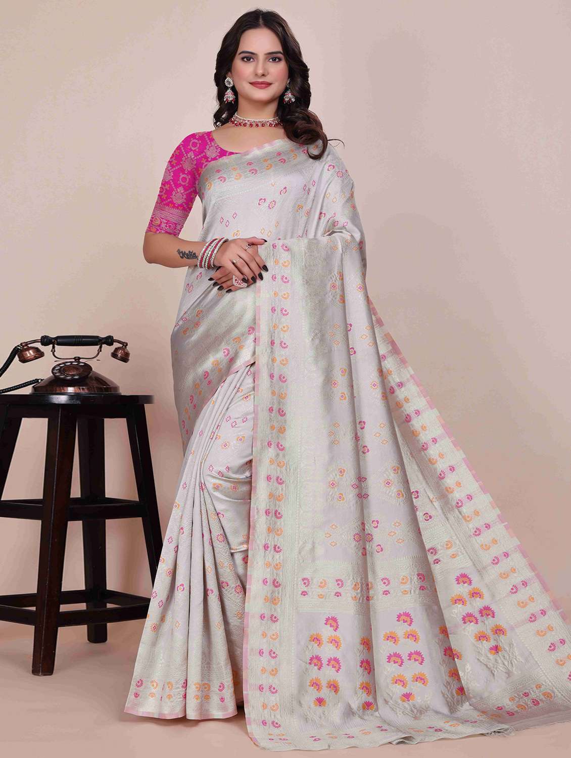 women self design banarasi saree with blouse