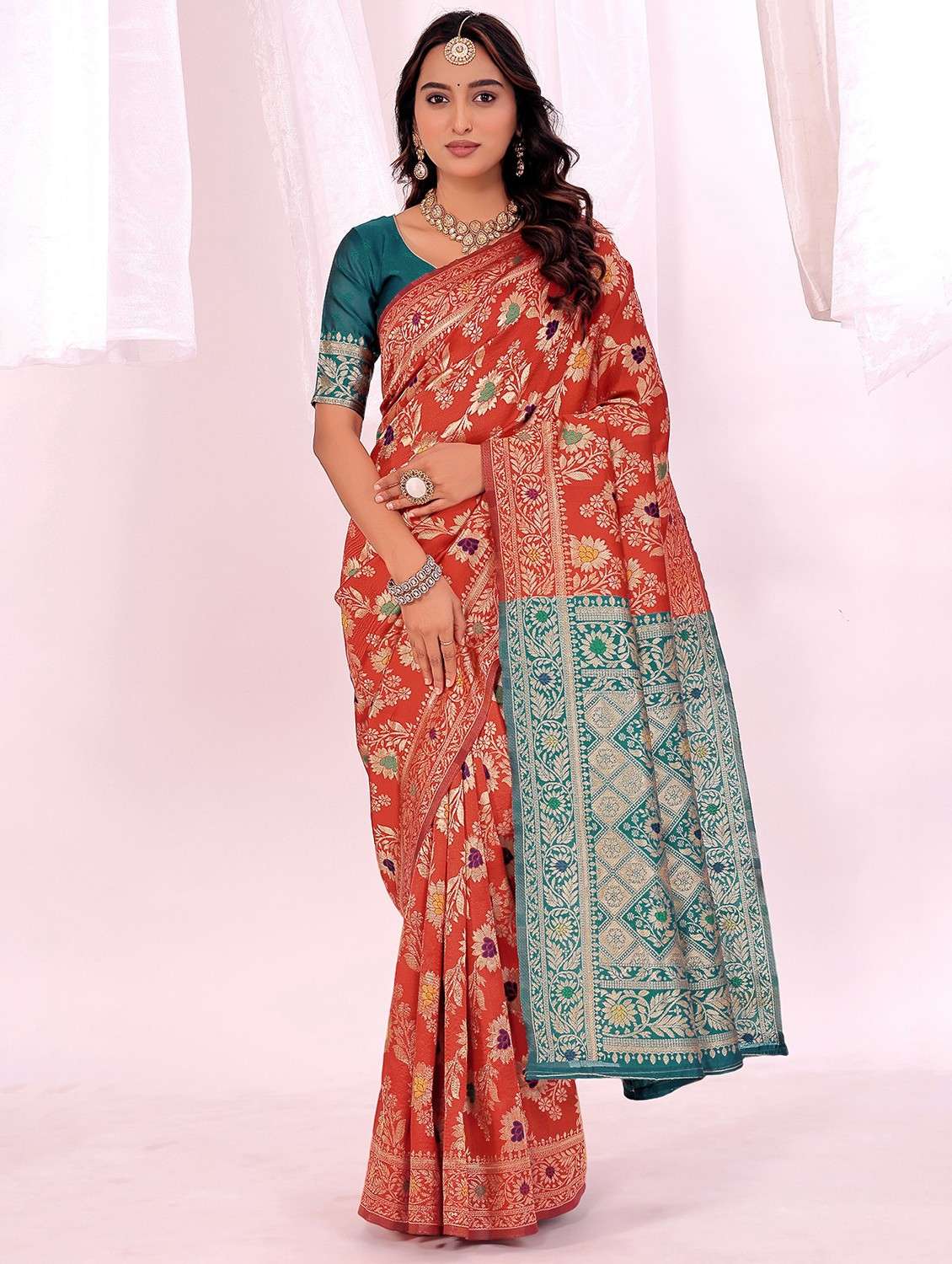 women self design banarasi saree with blouse