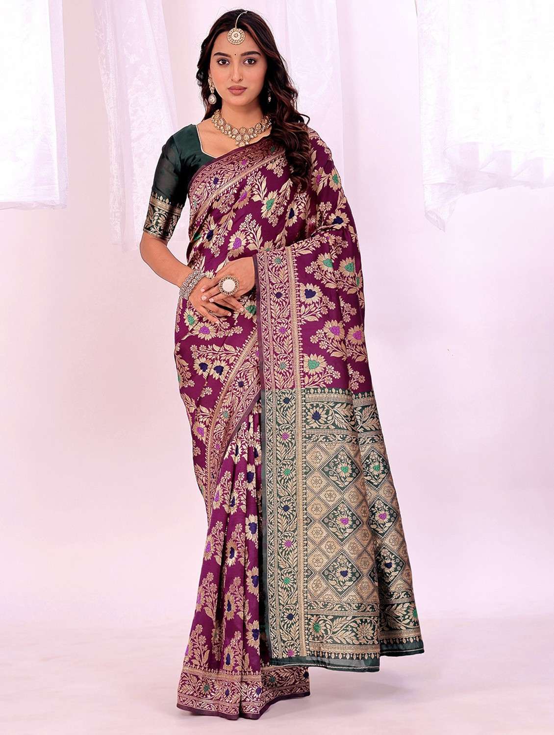 women self design banarasi saree with blouse