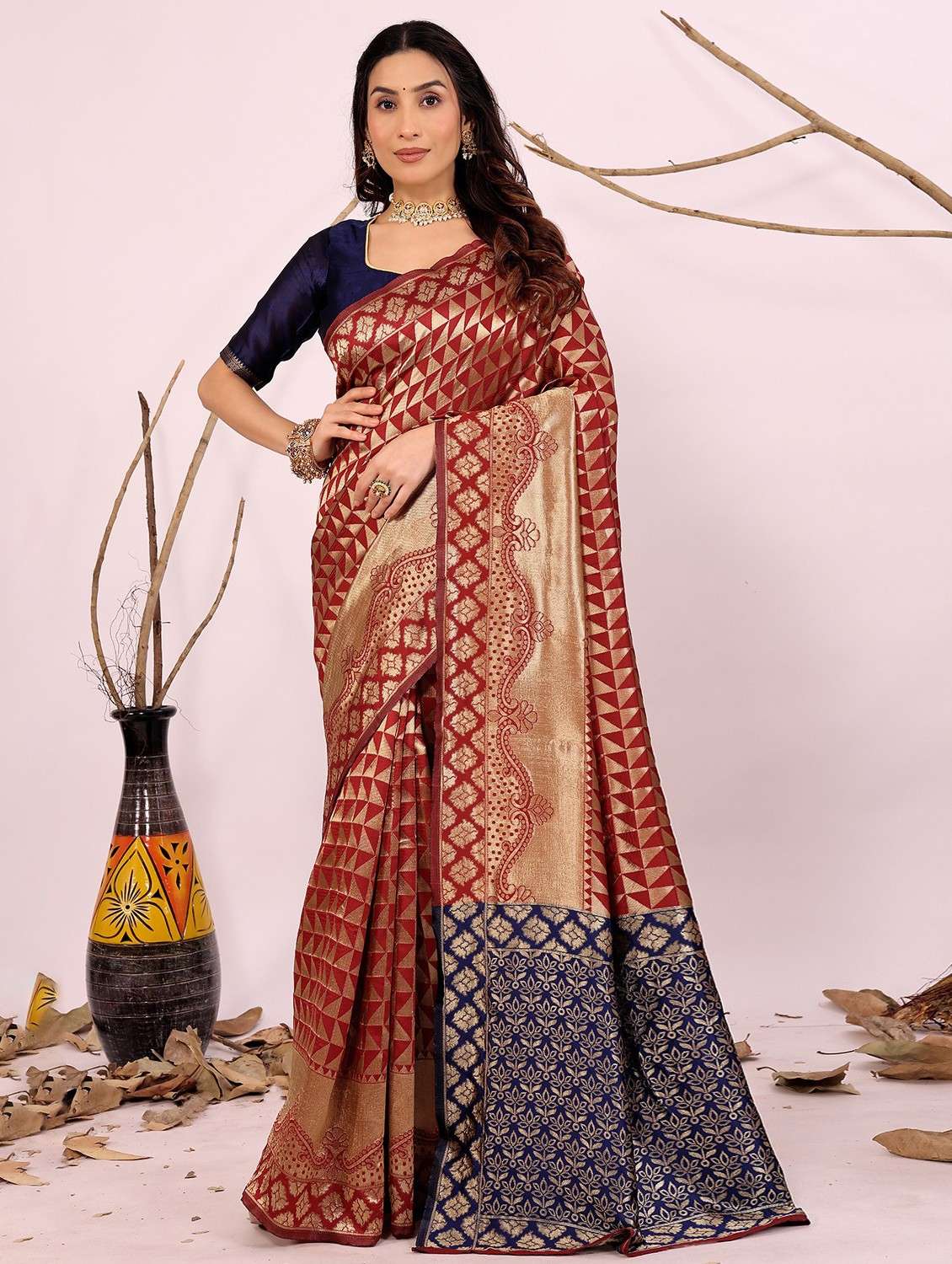 women self design banarasi saree with blouse - 22007131 - Zoom Image - 0