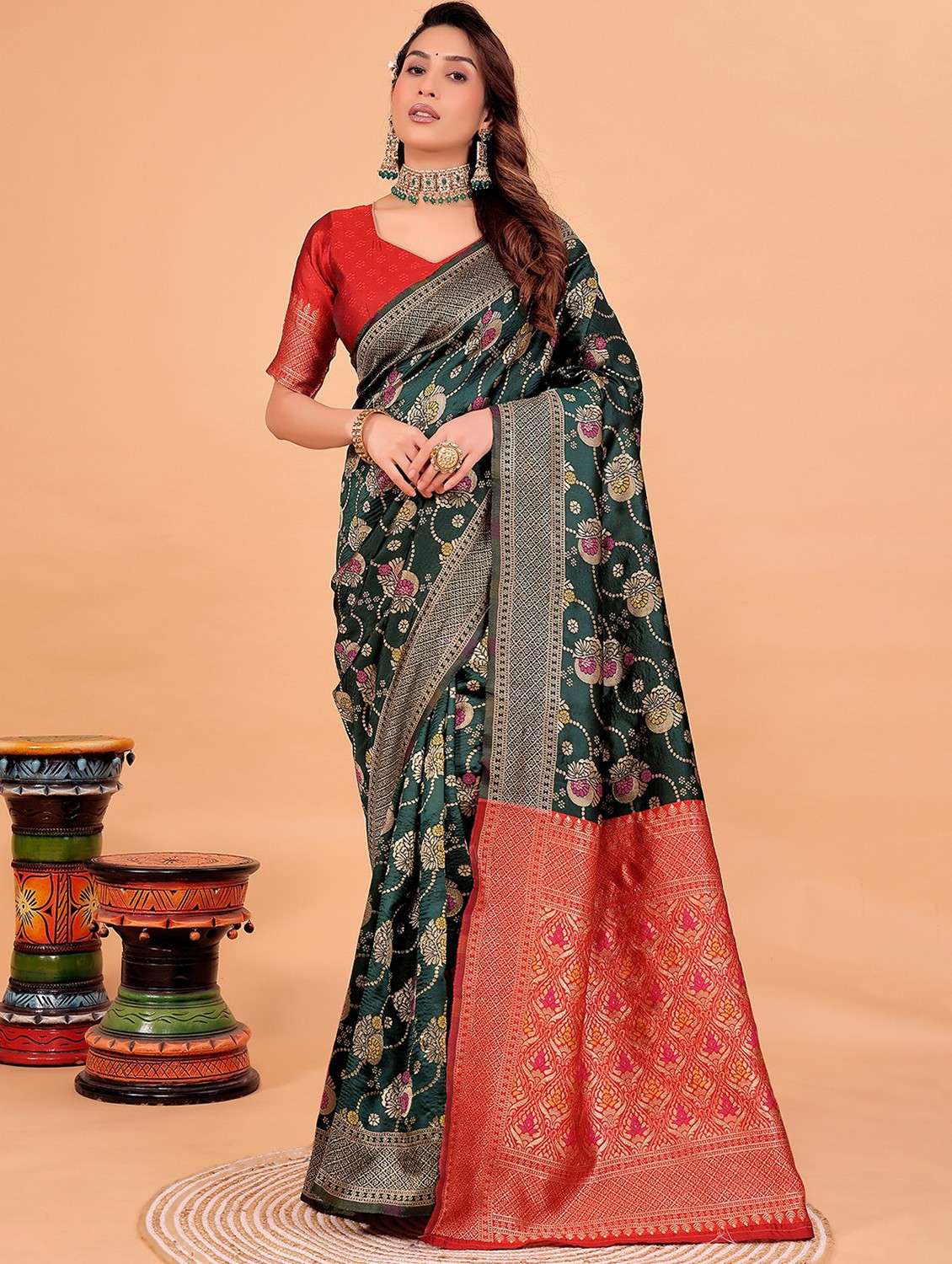 women self design kanjivaram saree with blouse