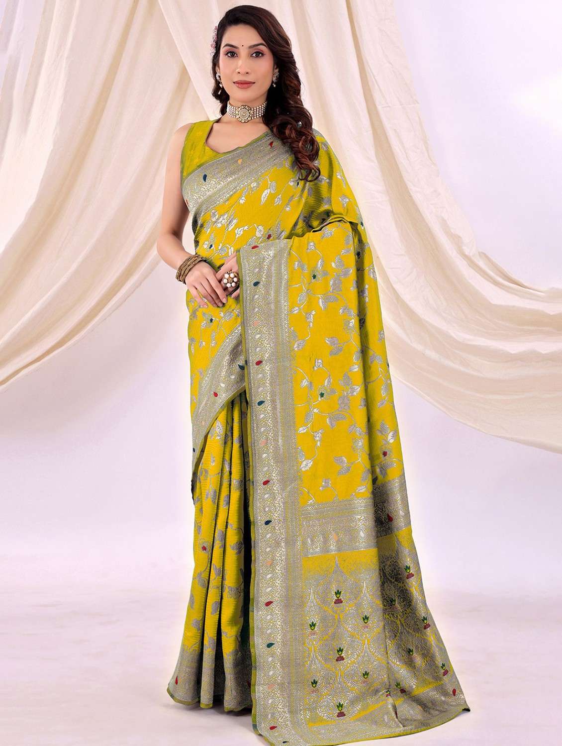 women self design banarasi saree with blouse
