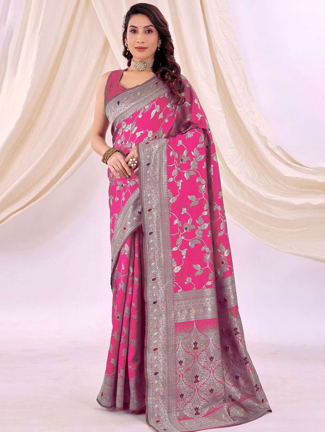women self design banarasi saree with blouse