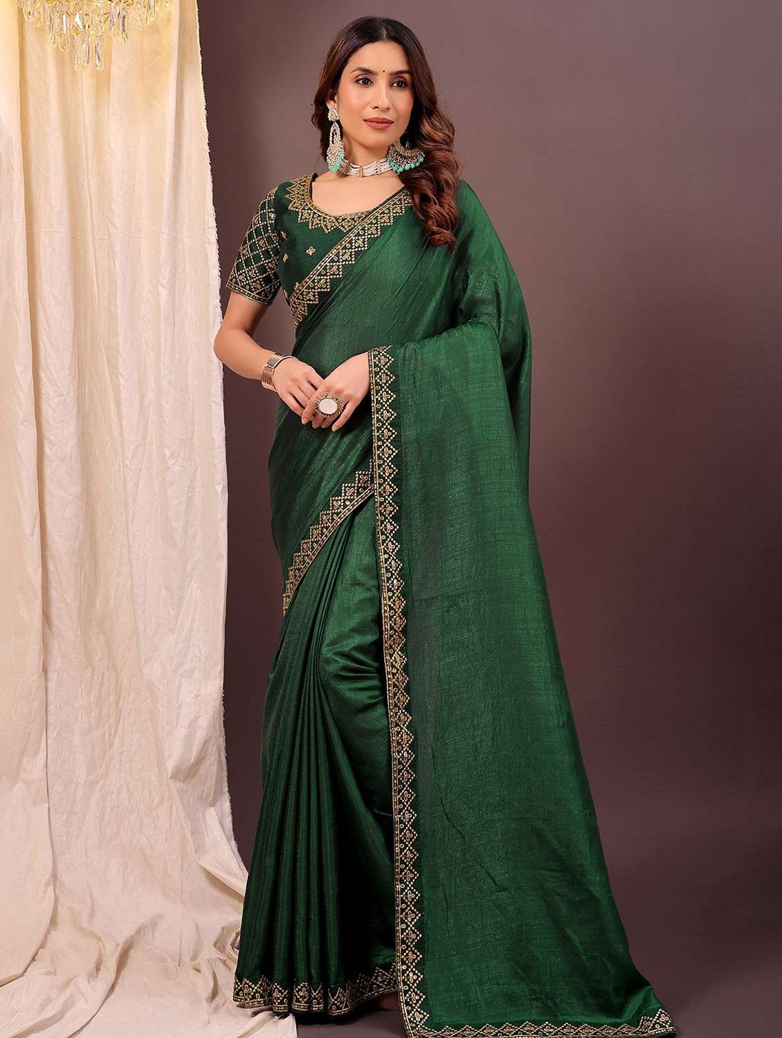 women solid with bordered saree with blouse