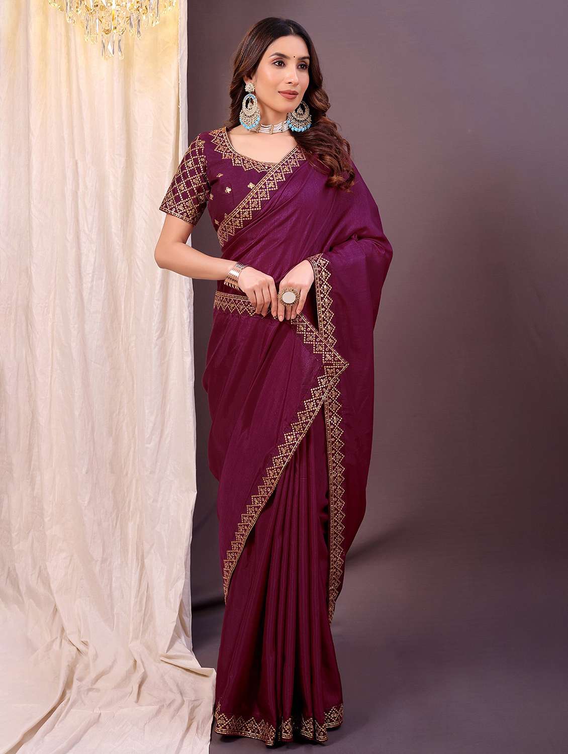 women solid with bordered saree with blouse
