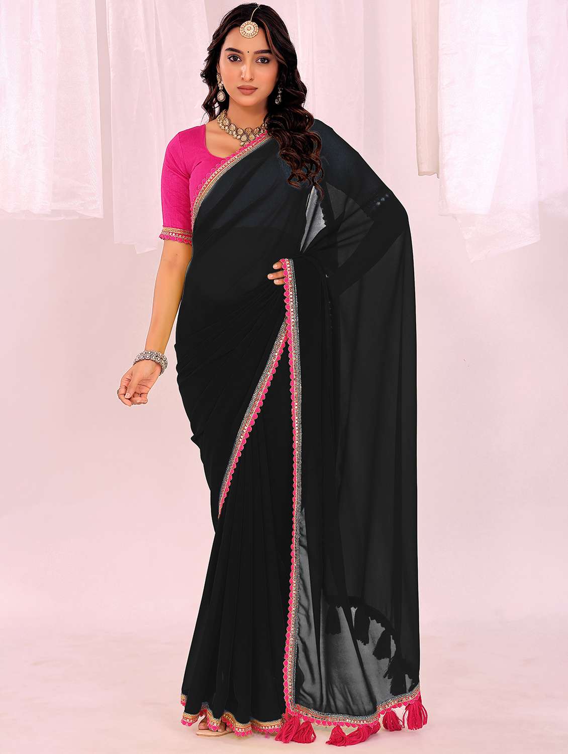 women solid with bordered saree with blouse