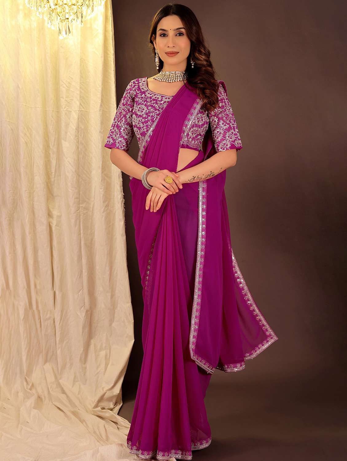 women solid with bordered saree with blouse