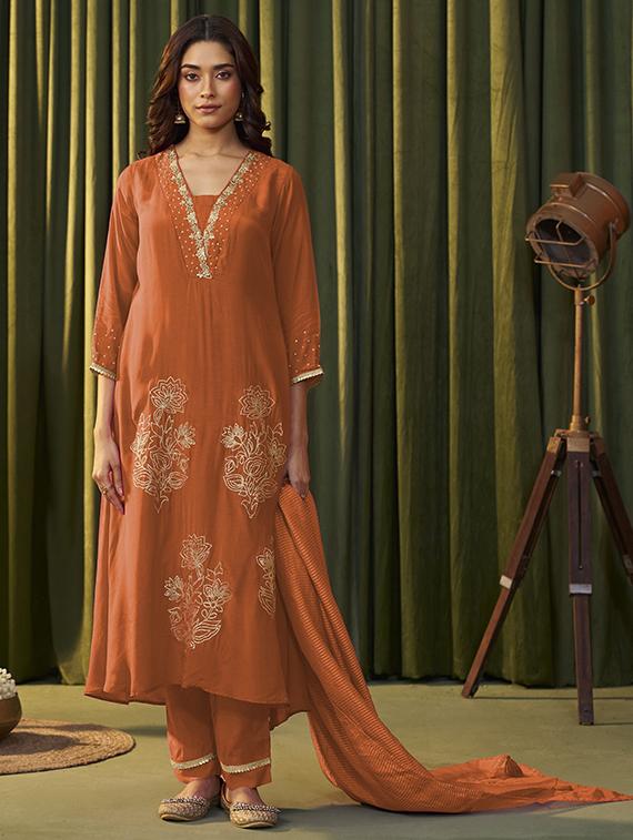 women embroidered three quarter sleeve kurta pant with dupatta set