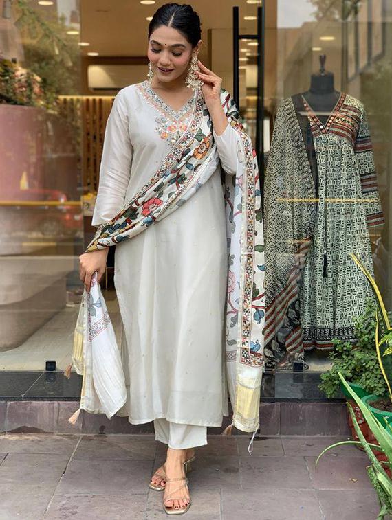women embroidered three quarter sleeve kurta pant with dupatta set - 22011202 - Zoom Image - 0