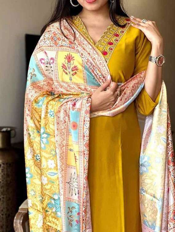 women embroidered three quarter sleeve kurta pant with dupatta set - 22011204 - Standard Image - 3