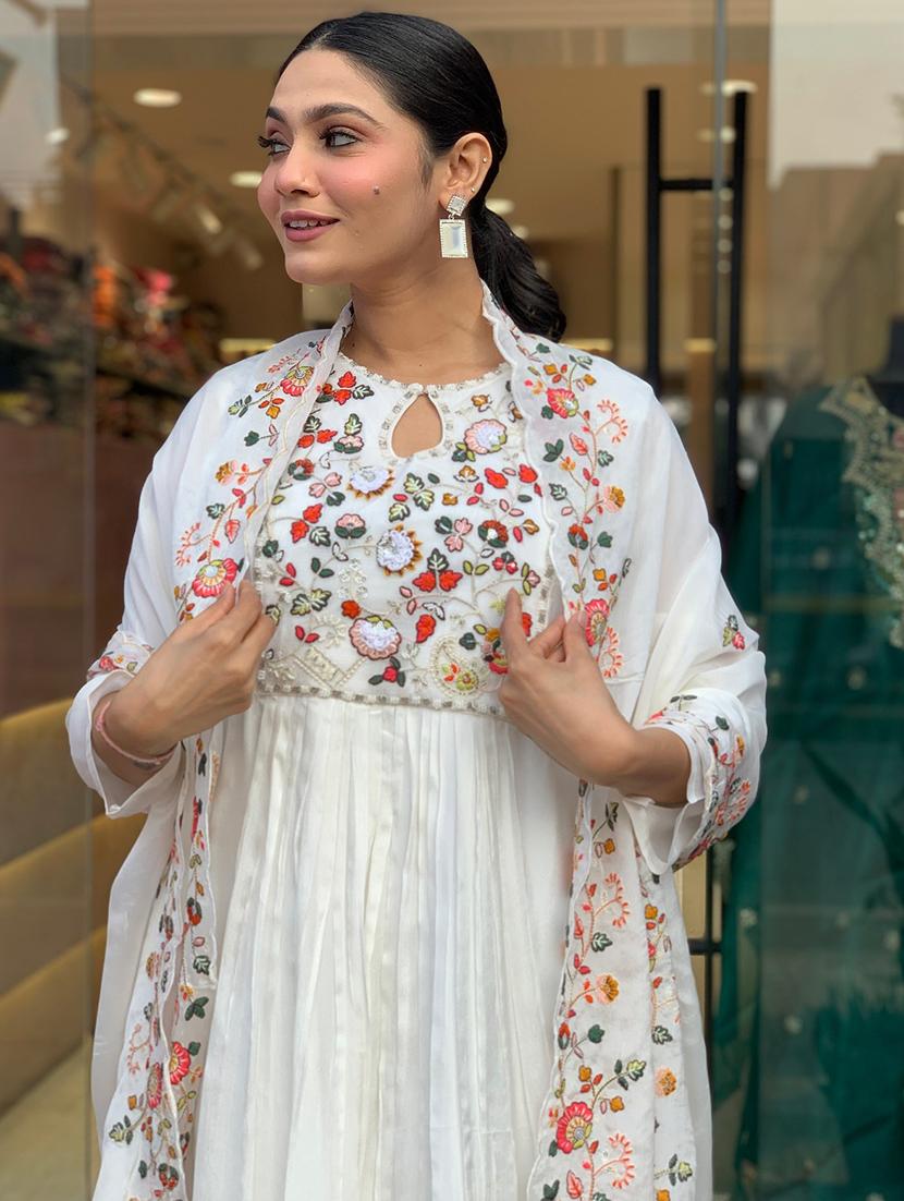 women embroidered three quarter sleeve kurta pant with dupatta set - 22011206 - Standard Image - 3