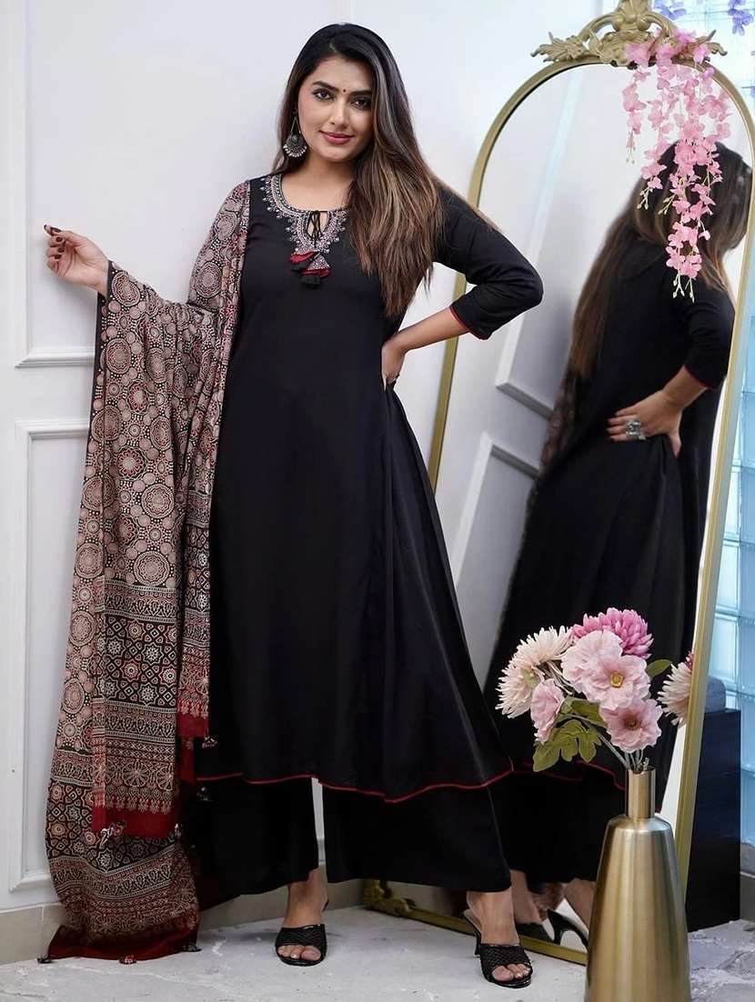 women embroidered three quarter sleeve kurta palazzo with dupatta set - 22011265 - Zoom Image - 0