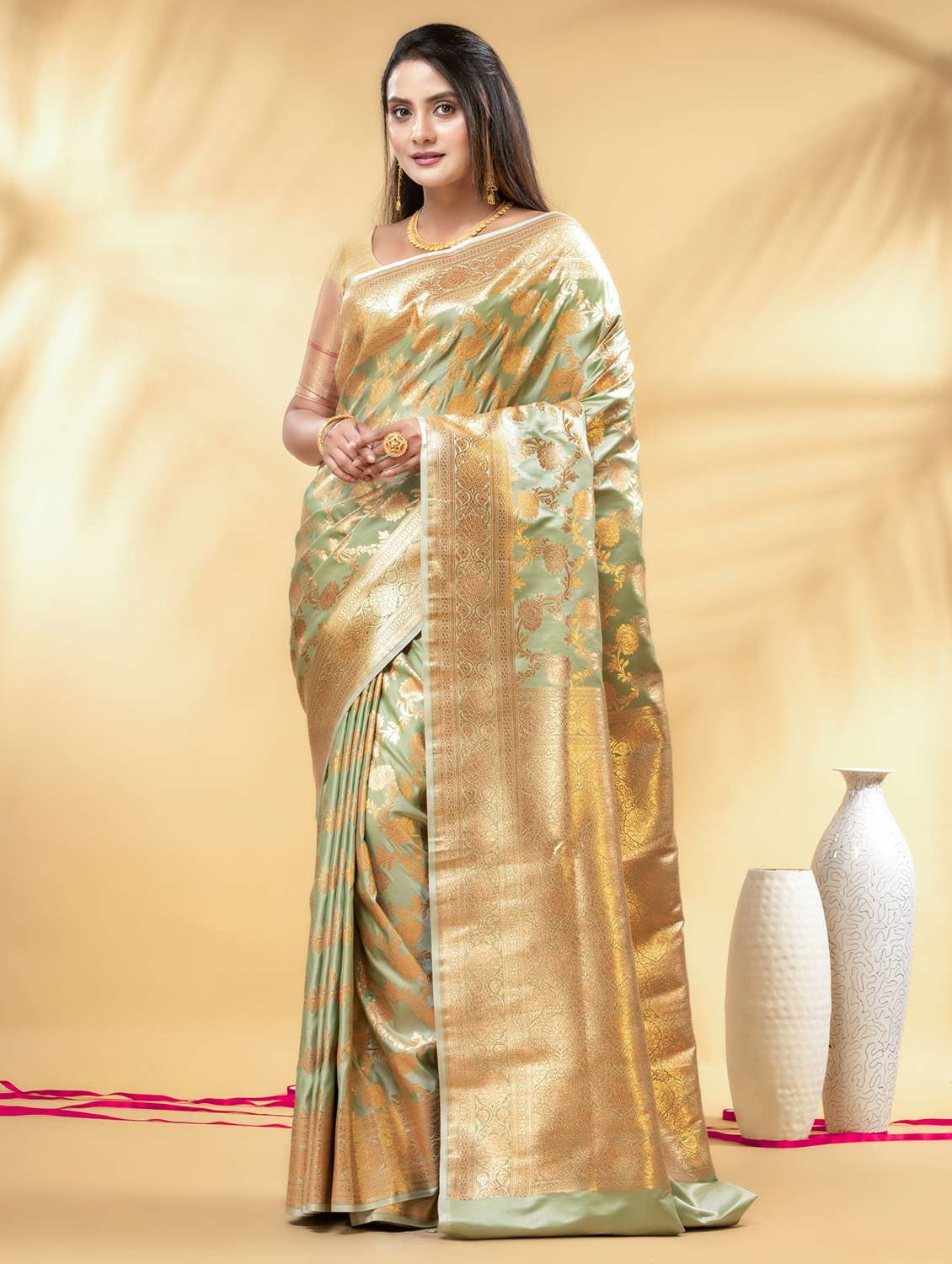 women self design banarasi saree with blouse