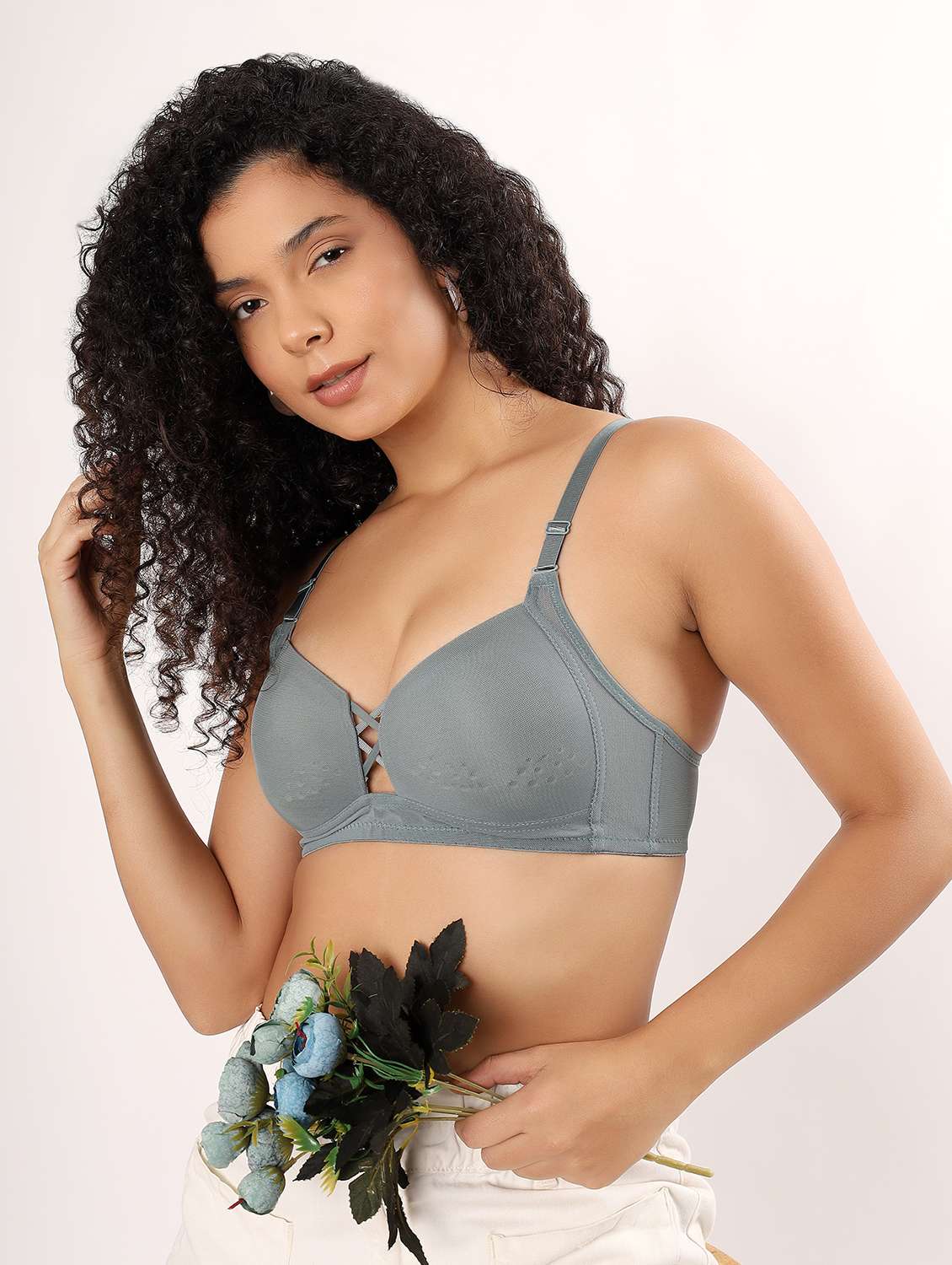 women solid lightly padded plunge bra