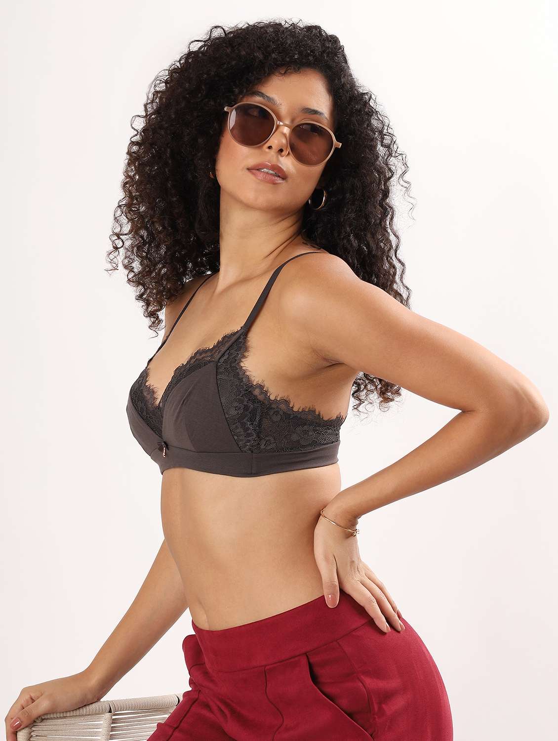 women color block lightly padded plunge bra - 22011382 -  Standard Image - 3