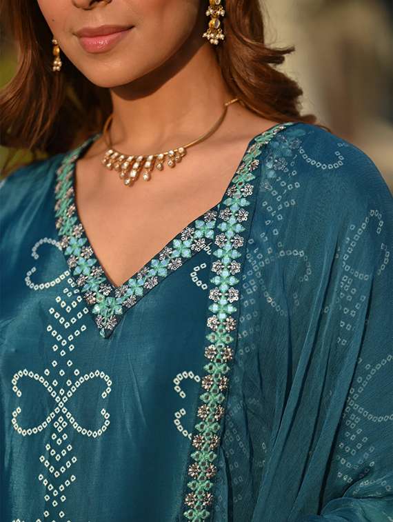 women embroidered three quarter sleeve kurta pant with dupatta set - 22011406 - Standard Image - 5
