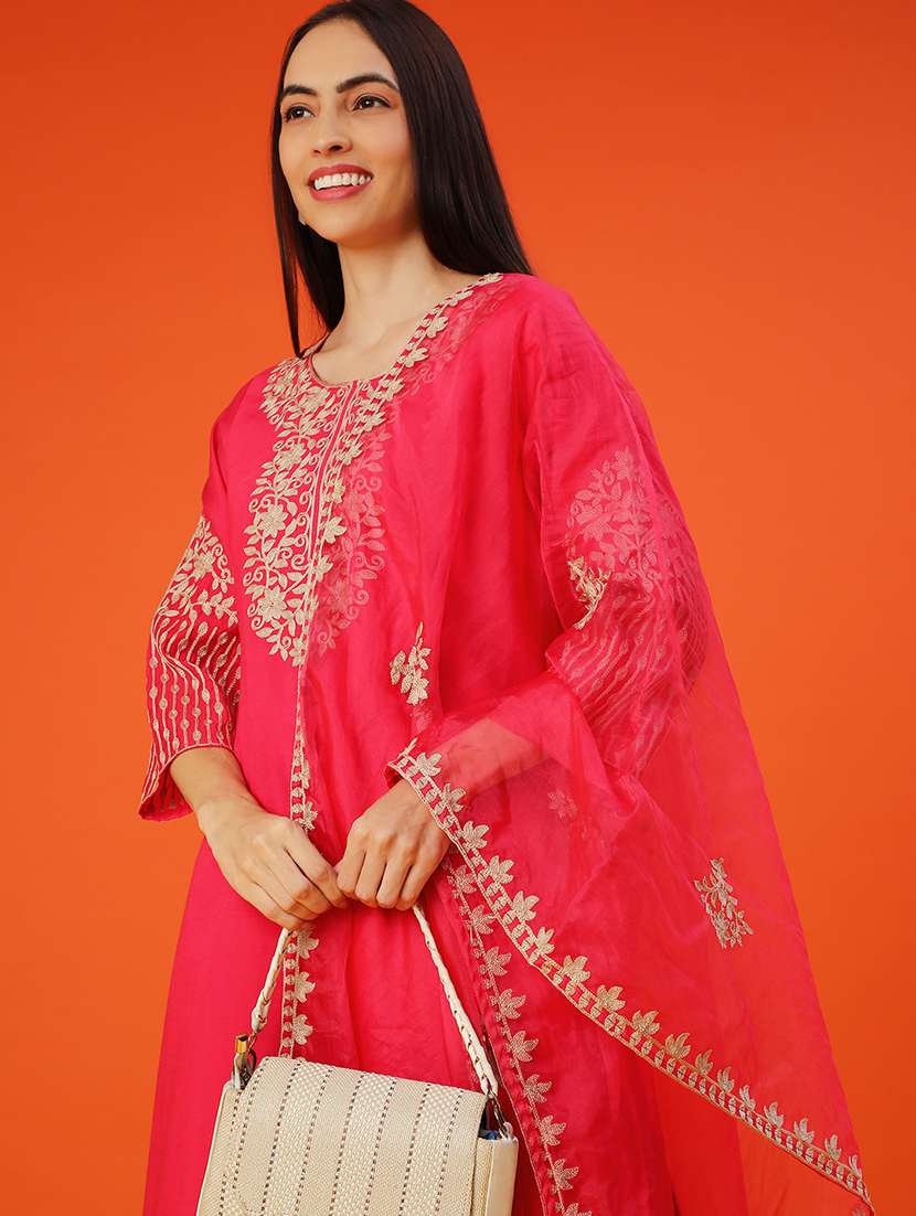 women embroidered kurta and pant set with dupatta - 22011593 -  Standard Image - 3