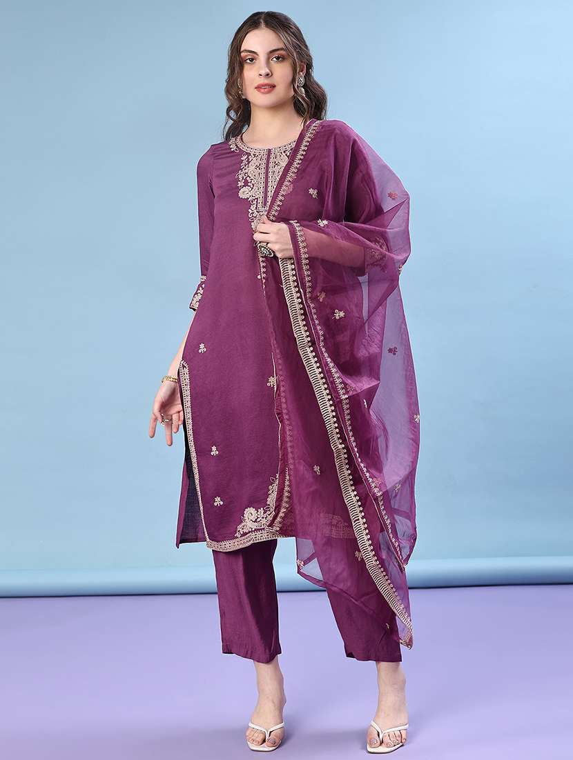 women embroidered kurta and pant set with dupatta - 22011595 -  Standard Image - 3