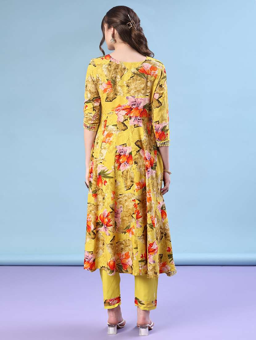 women three quarter sleeve kurta and pant with dupatta - 22011767 -  Standard Image - 3