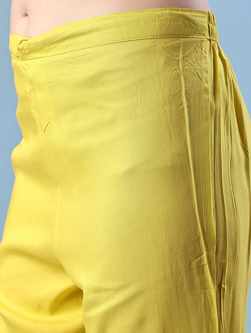 women three quarter sleeve kurta and pant with dupatta - 22011767 -  Standard Image - 5