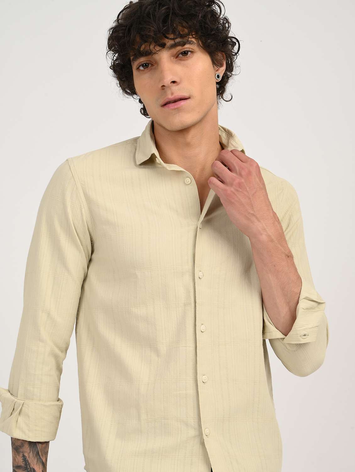 men solid collared long sleeve casual shirt