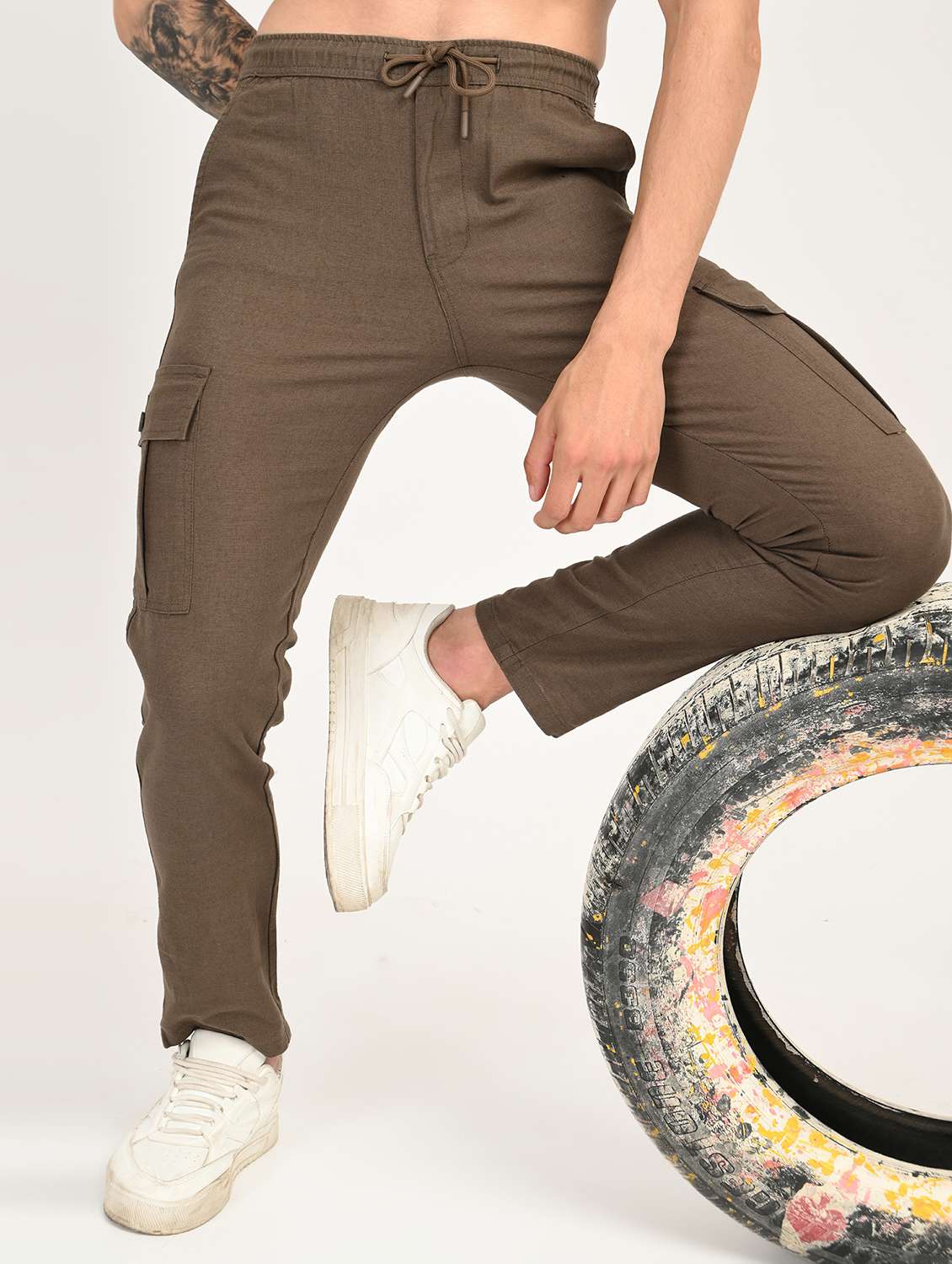 men solid mid rise regular fit cargo - 22012882 -  Zoom Image - 0