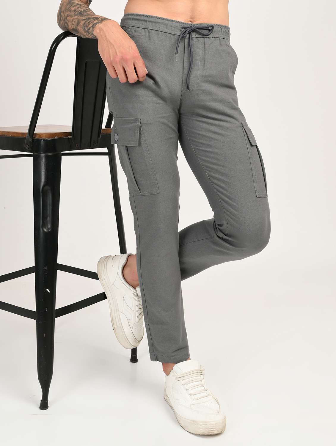 men solid mid rise regular fit cargo