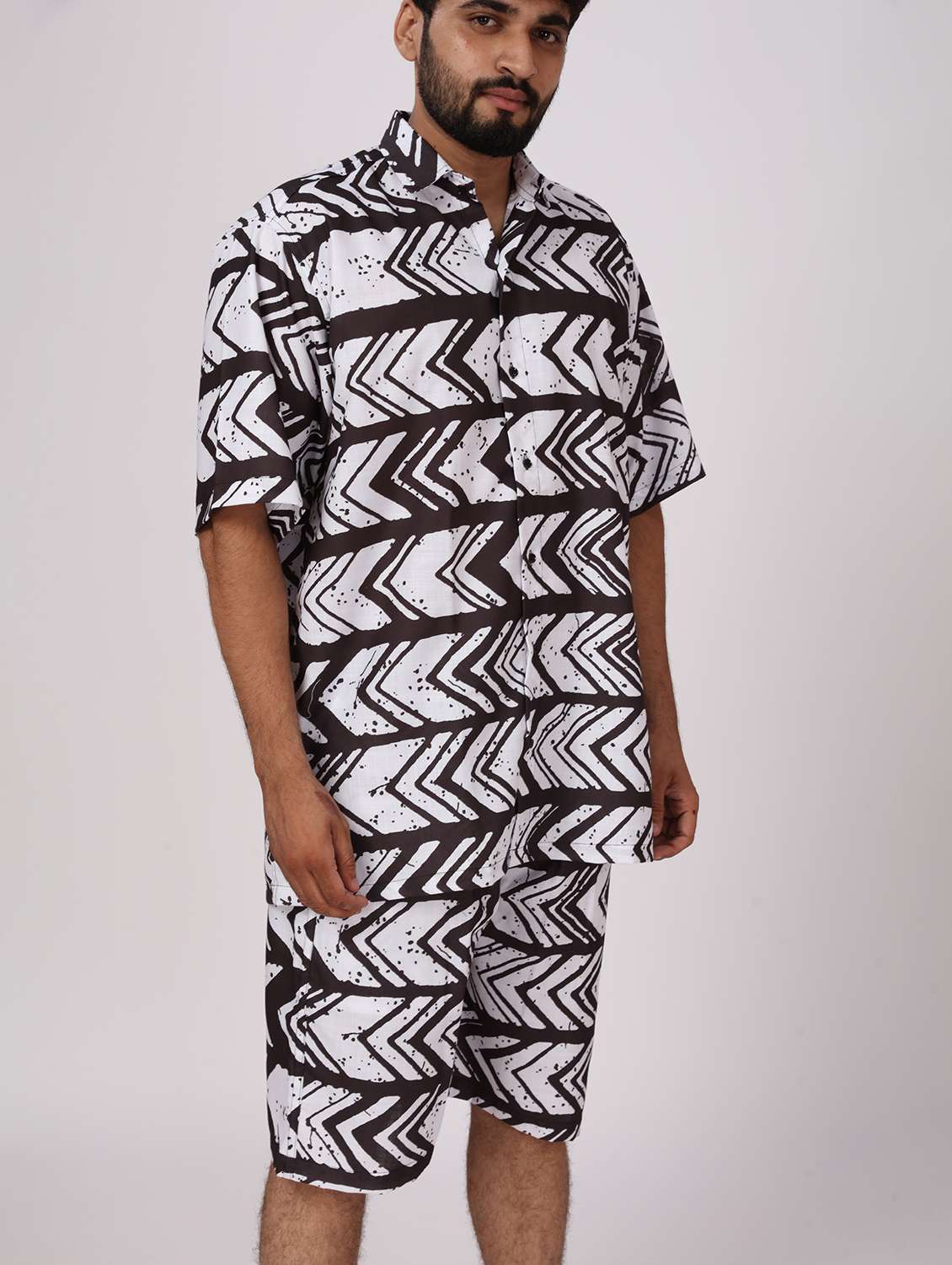 men printed short shorts & shirt co-ords set - 22012952 - Standard Image - 3