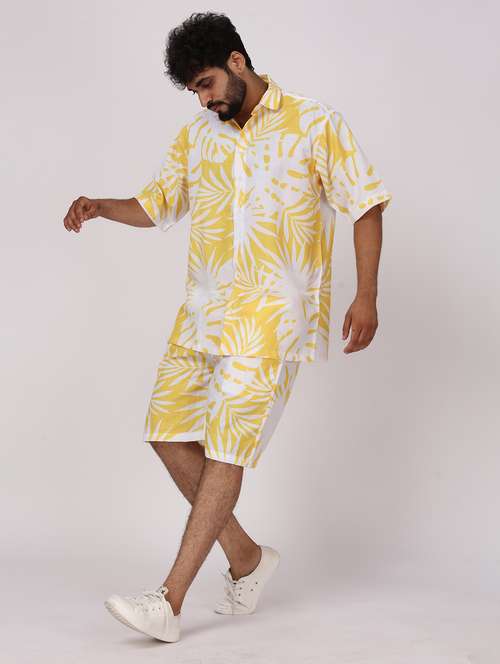 men printed short shorts & shirt co-ords set - 22012956 -  Standard Image - 0