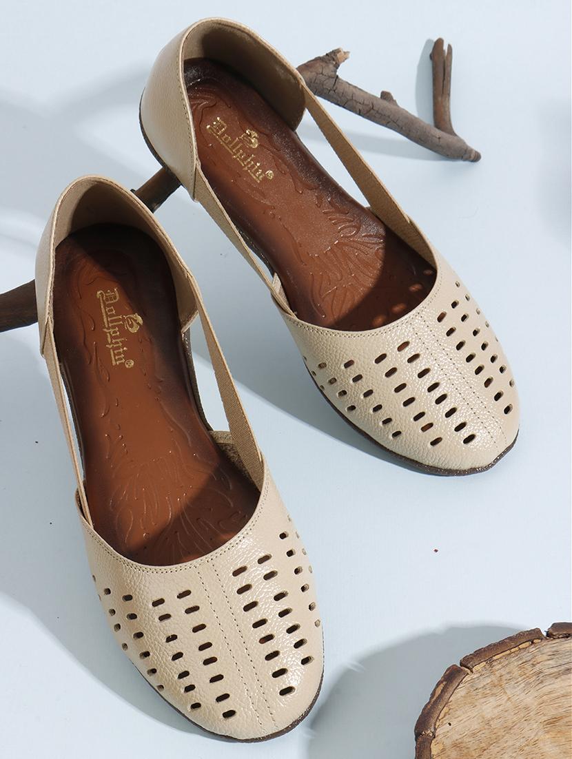 women solid slip on ballerina