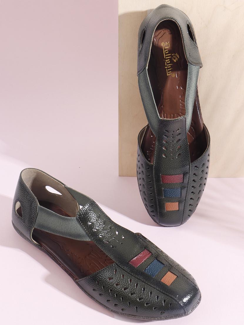 women solid back strap sandal - 22013278 -  Zoom Image - 0