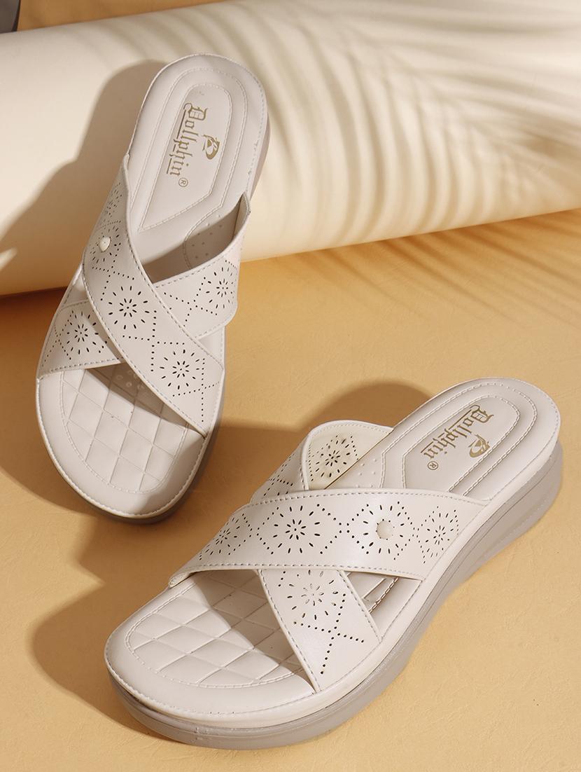 women solid slip on flats - 22013281 - Zoom Image - 0