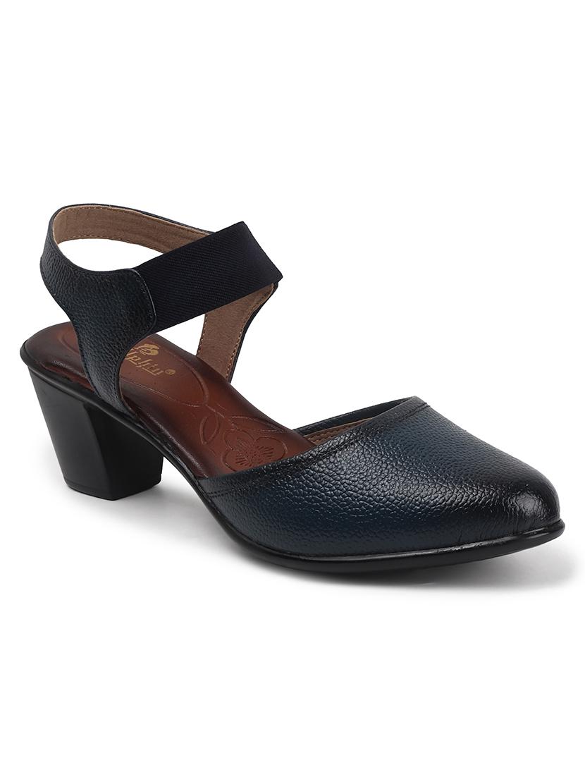 women solid back strap sandal - 22013335 - Standard Image - 3