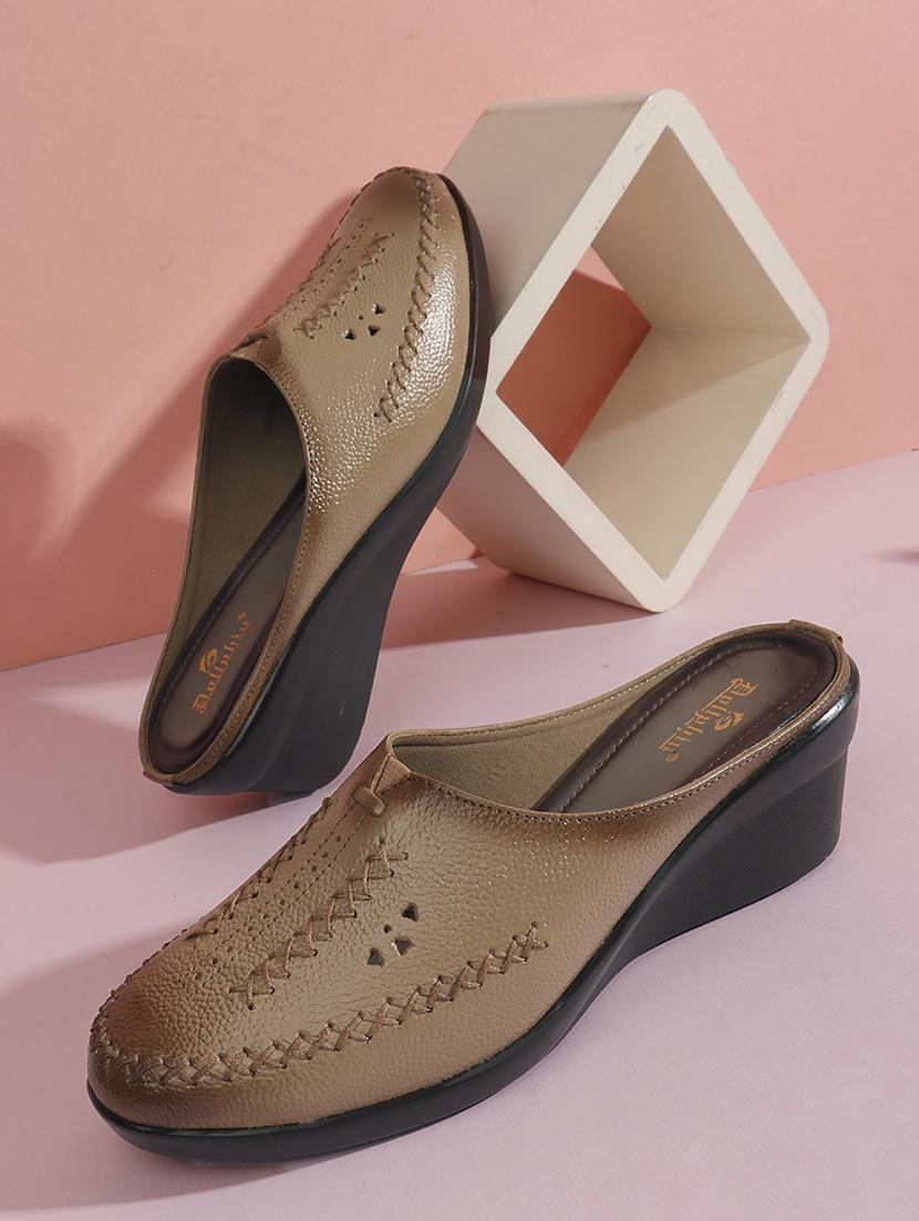 women solid slip on wedge mule - 22013341 - Zoom Image - 0