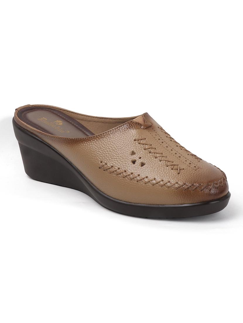 women solid slip on wedge mule - 22013341 - Standard Image - 3