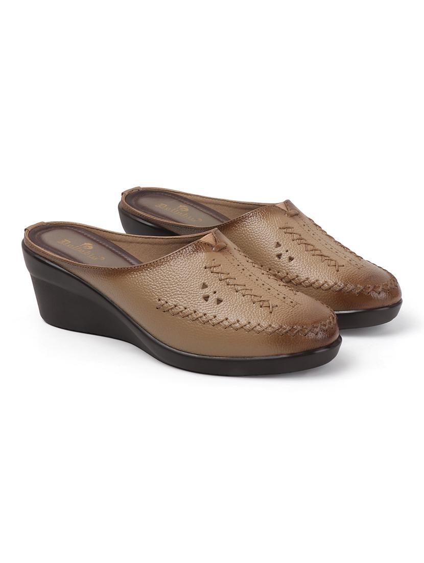 women solid slip on wedge mule - 22013341 - Standard Image - 5