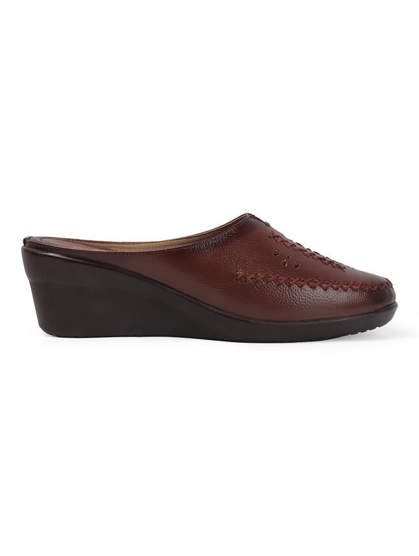 women solid slip on wedge mule - 22013343 - Standard Image - 3
