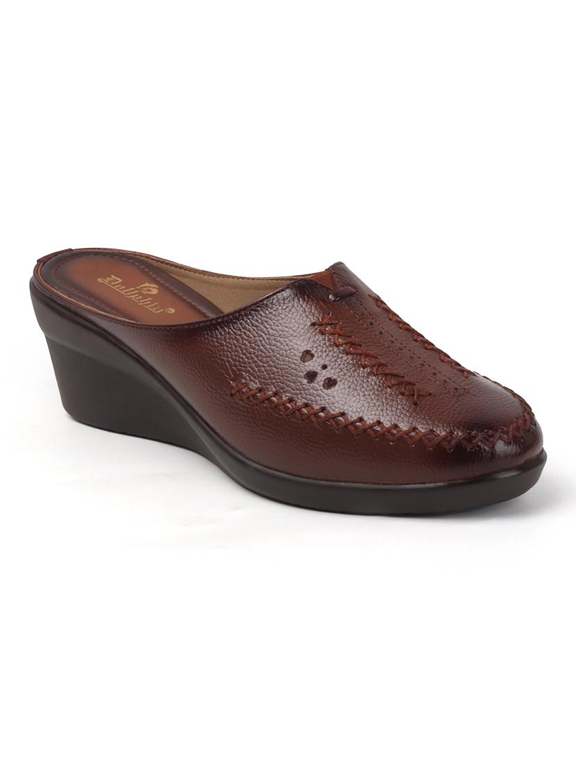 women solid slip on wedge mule - 22013343 - Standard Image - 5