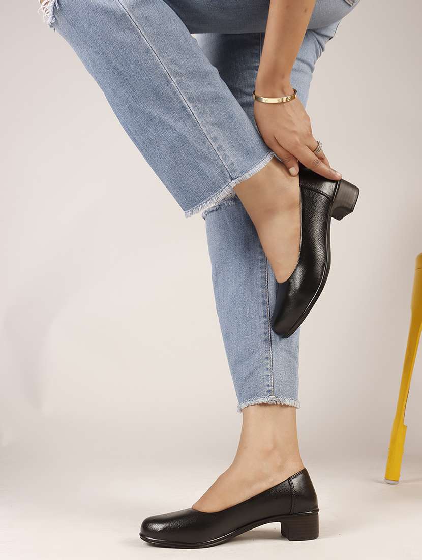 Women Black Slip On Pump