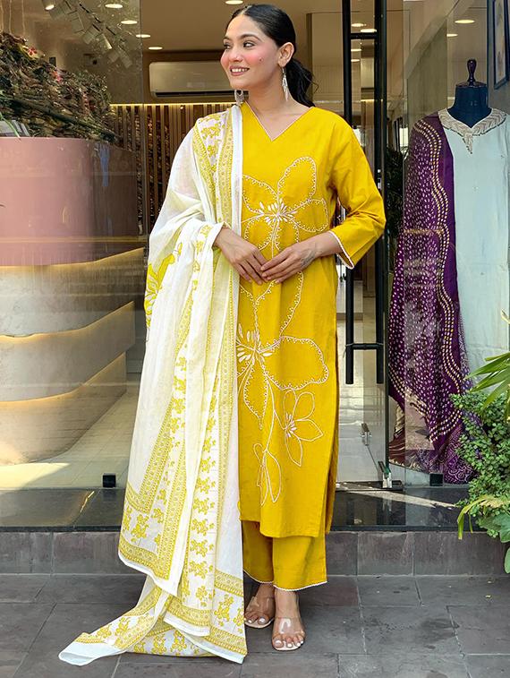 women embroidered three quarter sleeve kurta pant with dupatta set - 22014118 - Standard Image - 3