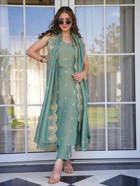 women embroidered sleeveless kurta pant with dupatta set