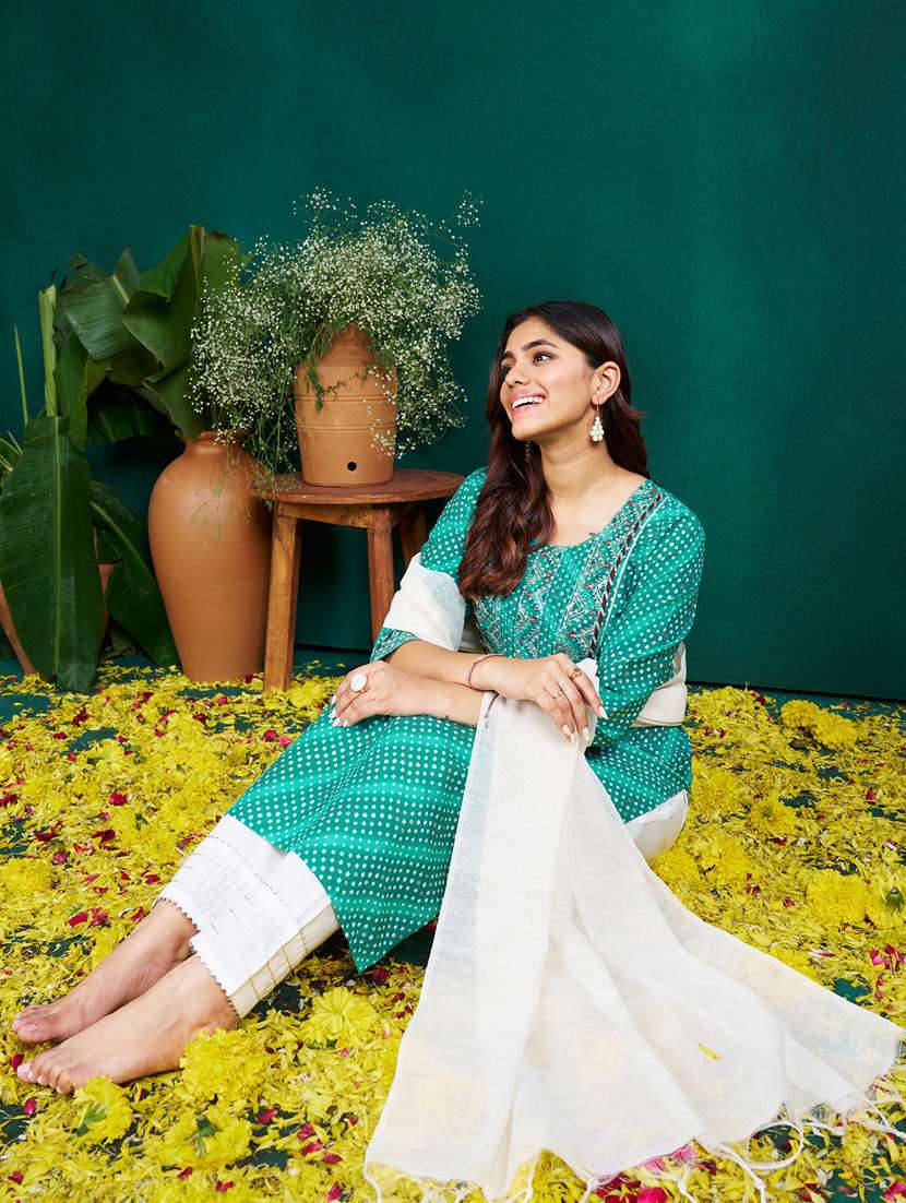 women three quarter sleeve kurta pant with dupatta set - 22014156 - Standard Image - 3