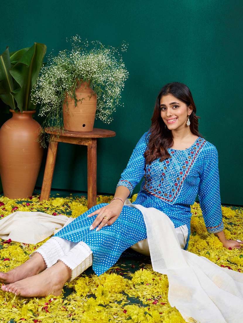 women three quarter sleeve kurta pant with dupatta set - 22014157 -  Standard Image - 3