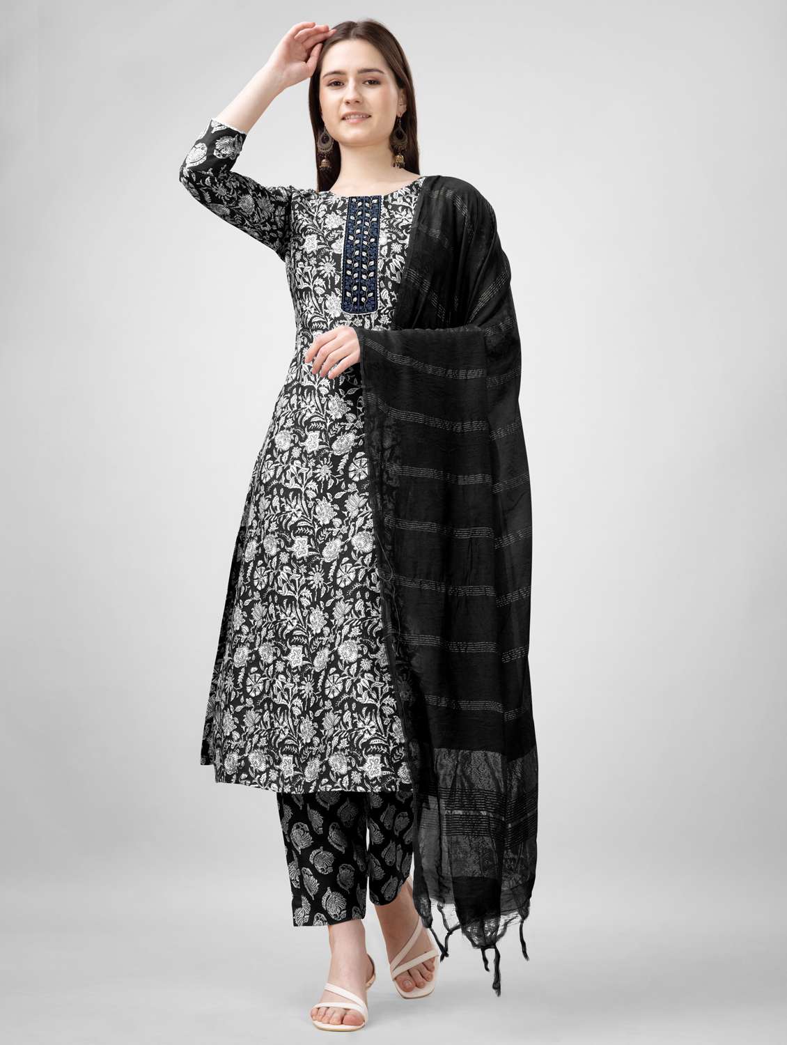 women floral three quarter sleeve kurta pant with dupatta set - 22014179 - Zoom Image - 0