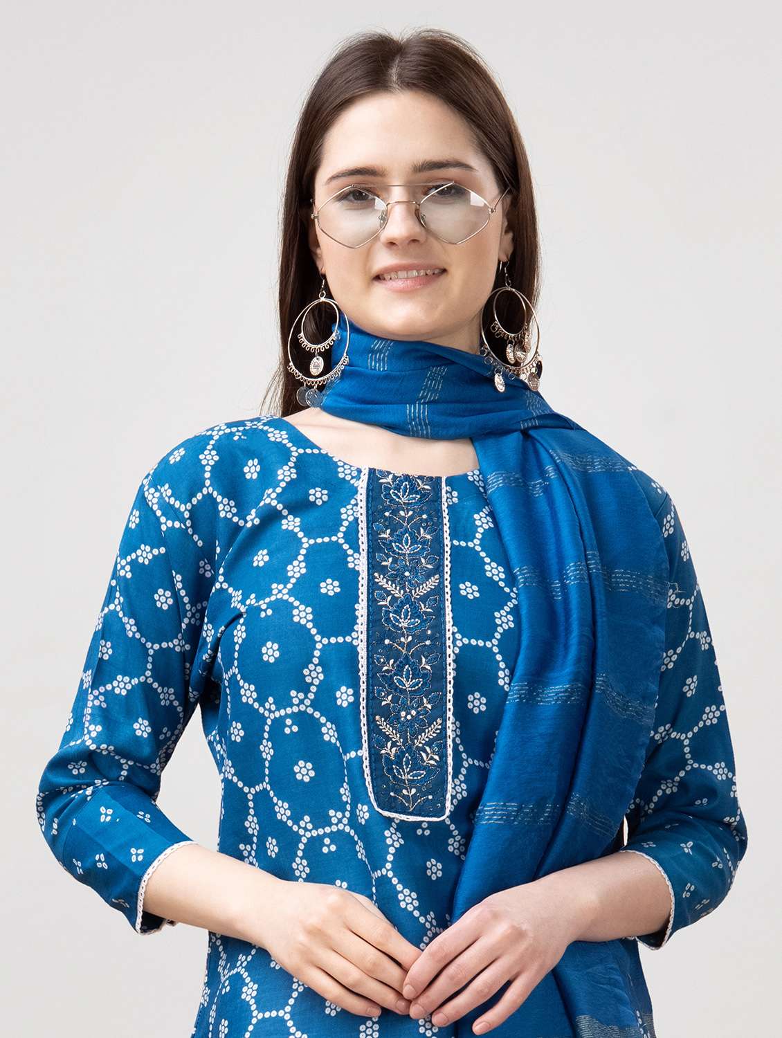 women three quarter sleeve kurta pant with dupatta set - 22014190 -  Standard Image - 3